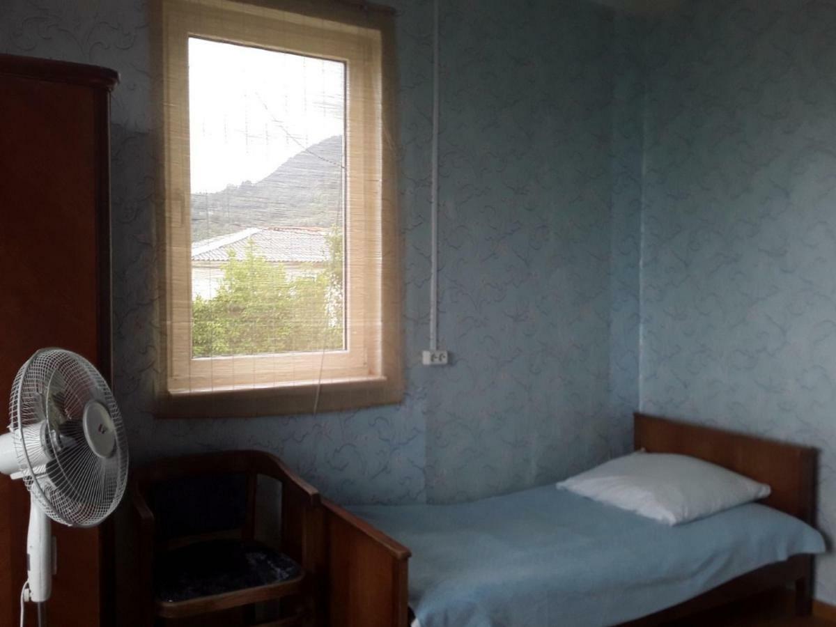 Zeleniy Dvorik Guest House New Athos Exterior foto
